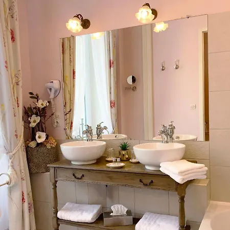 Bed & Breakfast Enclos De L'eveche