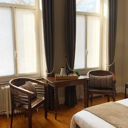 Enclos De L'eveche Bed & Breakfast 2*