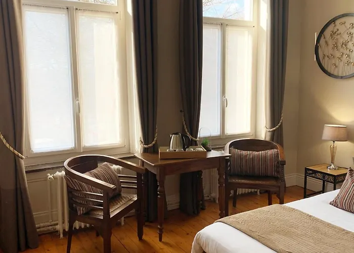 Enclos De L'eveche Bed & Breakfast 4*